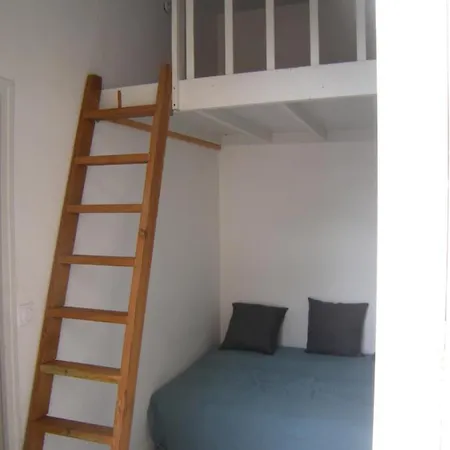 Av Gambetta Apartment