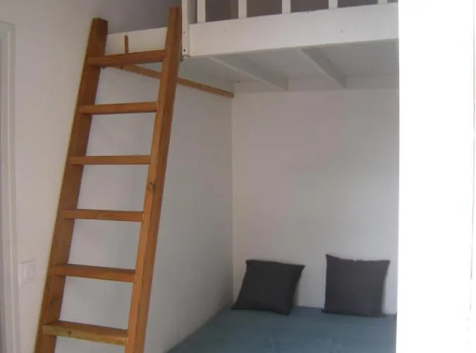 Av Gambetta Apartment