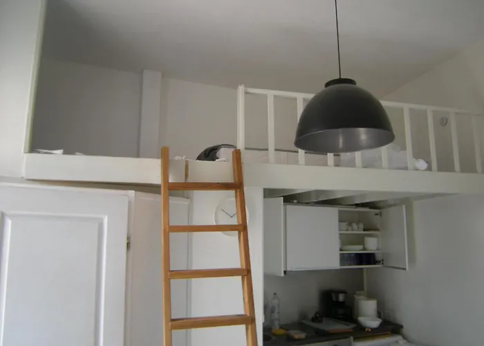 Av Gambetta Apartment